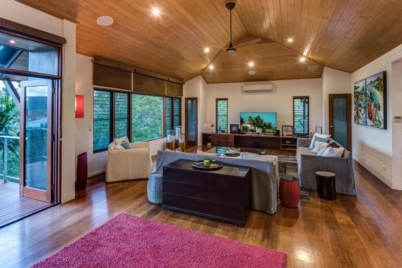 Indulge In The Lap Of Luxury, Iluka Is Your Private Ocean-View Haven On Half An Acre With Infinity Pool And Two Golf Buggies Hamilton Island Australia