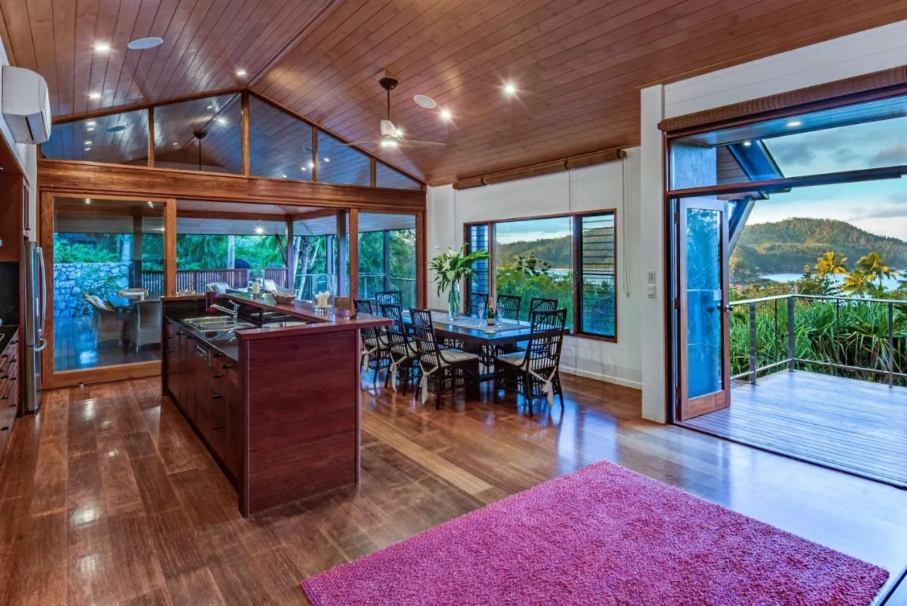 Indulge In The Lap Of Luxury, Iluka Is Your Private Ocean-View Haven On Half An Acre With Infinity Pool And Two Golf Buggies Hamilton Island Dom wakacyjny