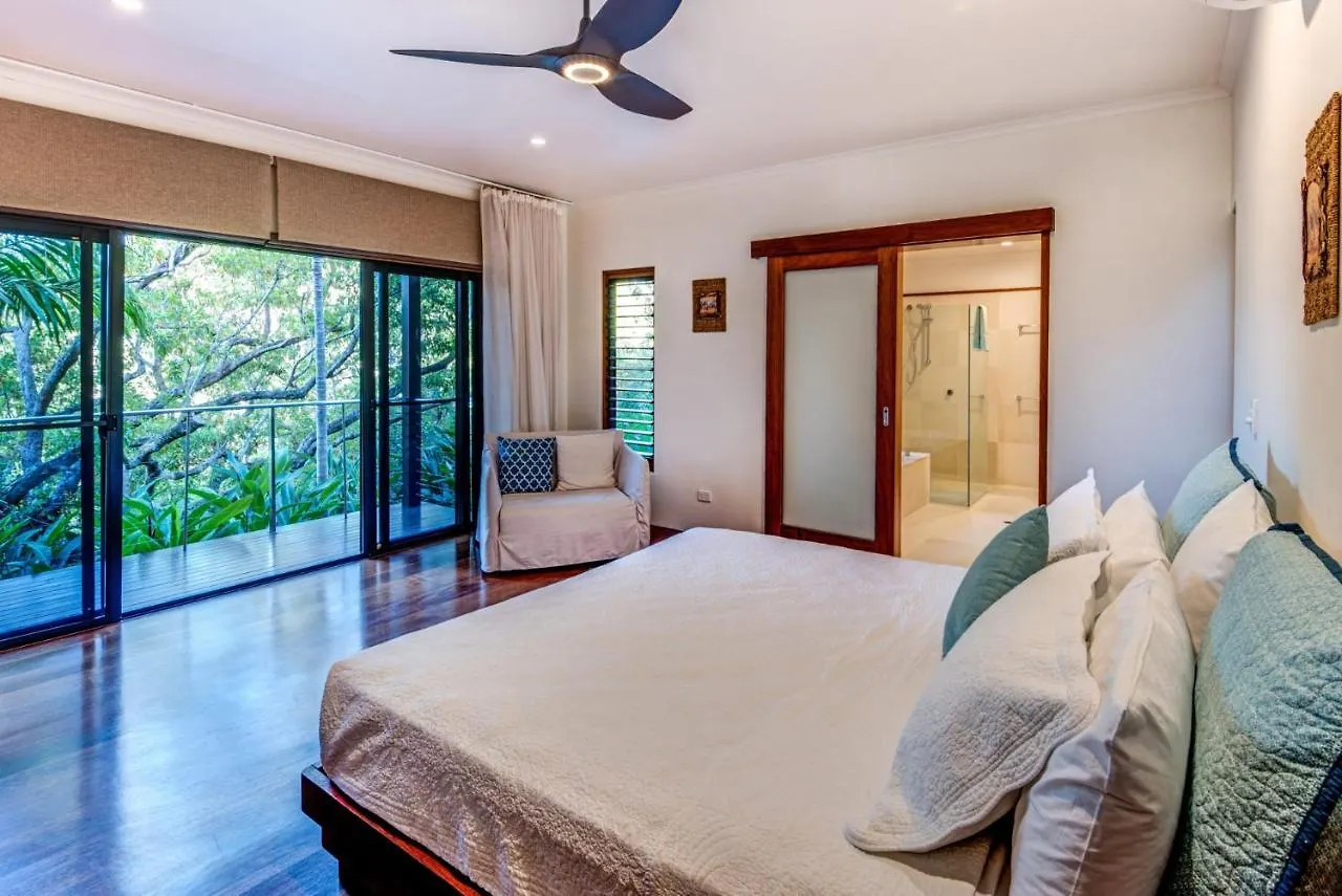 Dom wakacyjny Indulge In The Lap Of Luxury, Iluka Is Your Private Ocean-View Haven On Half An Acre With Infinity Pool And Two Golf Buggies Hamilton Island